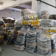爆款四季地?cái)偡b批發(fā) 3元一件論斤稱，廠家?guī)齑媲鍌}背后的生意經(jīng)